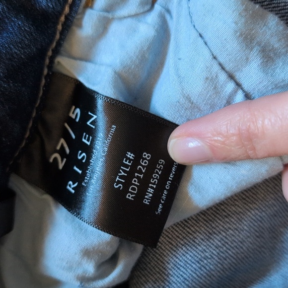 Social Threads Risen Blue Distressed Women Jeans. 27. Straight Leg Ankle. - Picture 4 of 6